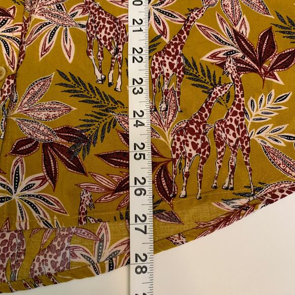 BeachLunchLounge Shirt Women L Mustard Giraffe Print Safari Button Up Top - Picture 6 of 9